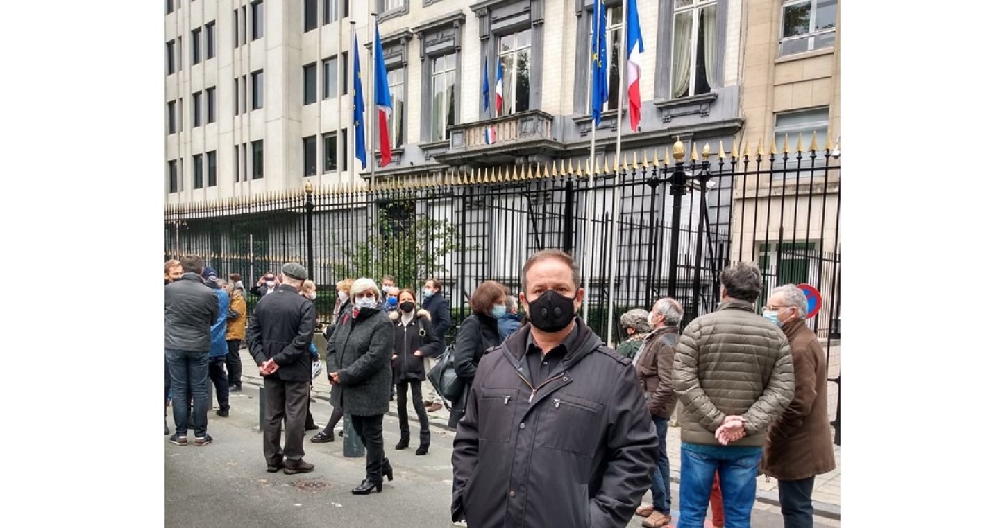 EI General Secretary David Edwards at the meeting in front of the French Embassy in Brussels on 18 October to pay tribute to Samuel Paty.