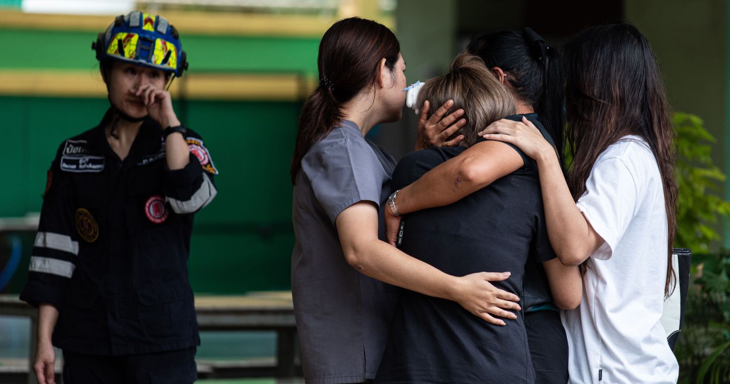 Relatives of the victims at the scene | Peerapon Boonyakiat / SOPA Images/SIPA