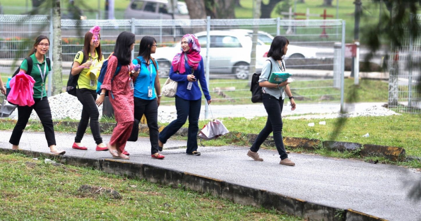 Malaysian students in a public university's campus. Photo: Nafise Motlaq / World Bank.